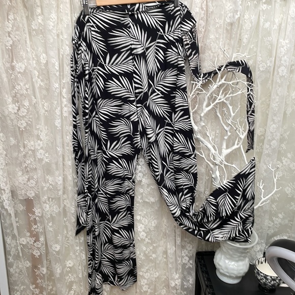 Black & White Palm Leaf Wide Leg Palazzo Pants - Picture 1 of 6